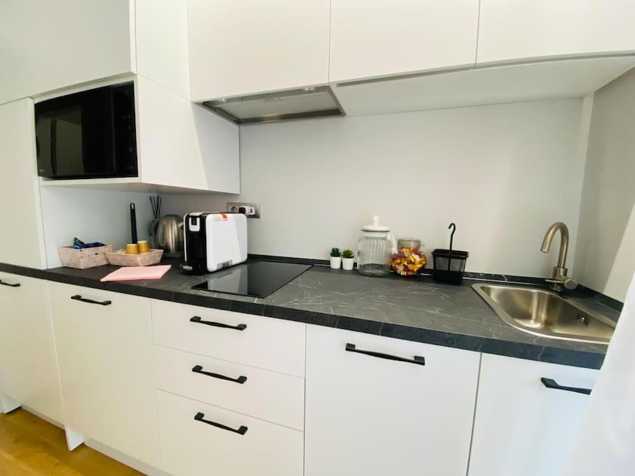 Cit,Ma C'E Tut!Tiny,But All You Need Is In! Turin Extérieur photo