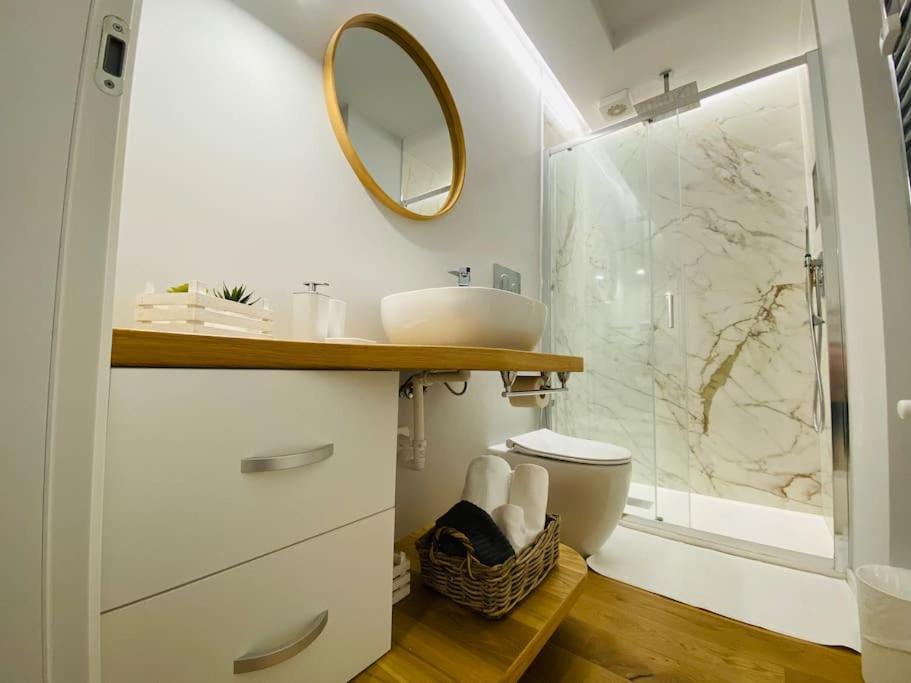 Cit,Ma C'E Tut!Tiny,But All You Need Is In! Turin Extérieur photo