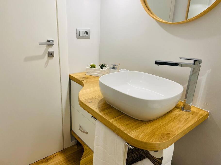 Cit,Ma C'E Tut!Tiny,But All You Need Is In! Turin Extérieur photo