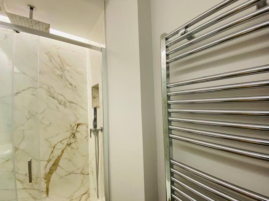 Cit,Ma C'E Tut!Tiny,But All You Need Is In! Turin Extérieur photo
