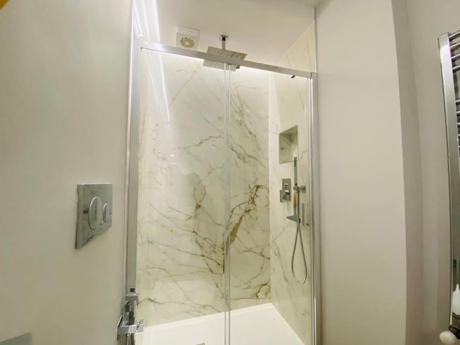 Cit,Ma C'E Tut!Tiny,But All You Need Is In! Turin Extérieur photo