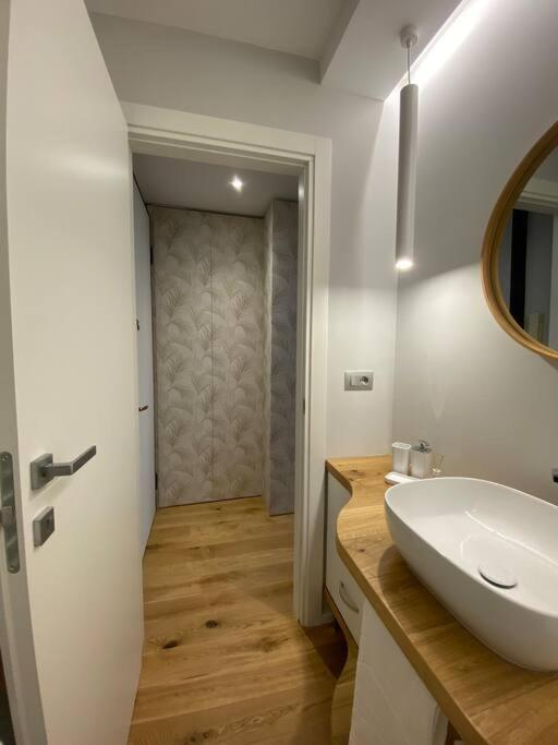 Cit,Ma C'E Tut!Tiny,But All You Need Is In! Turin Extérieur photo