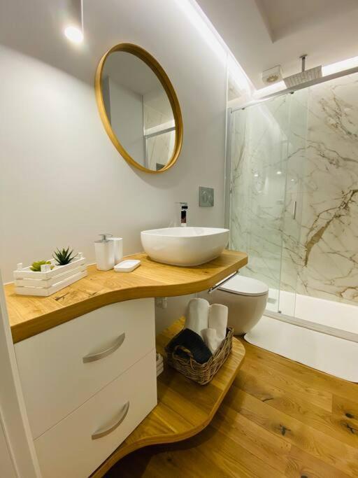 Cit,Ma C'E Tut!Tiny,But All You Need Is In! Turin Extérieur photo