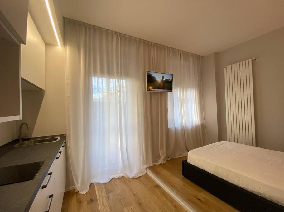 Cit,Ma C'E Tut!Tiny,But All You Need Is In! Turin Extérieur photo